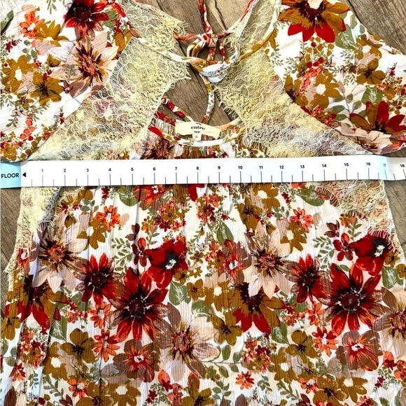Entro Floral Lace Women's Top Tie neck Size Small - Picture 9 of 9